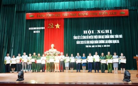 Hội nghị tổng kết Lễ công bố huyện Triệu Sơn đạt chuẩn nông thôn mới và đón nhận Huân chương lao động hạng Ba
